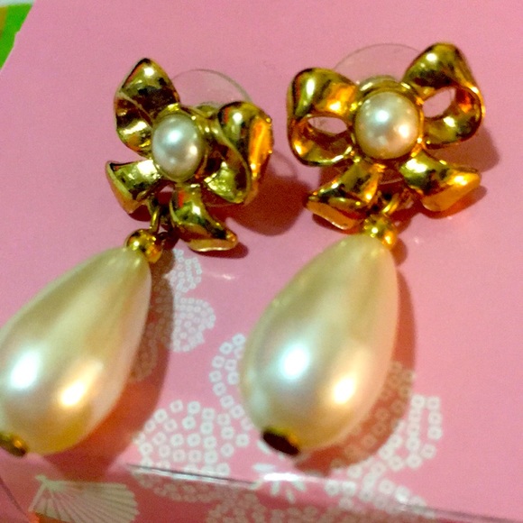 🆑🫧 CLEARANCE!🏷️ Gold-tone Ribbon and Faux Pearl Earrings Vintage - Picture 4 of 16